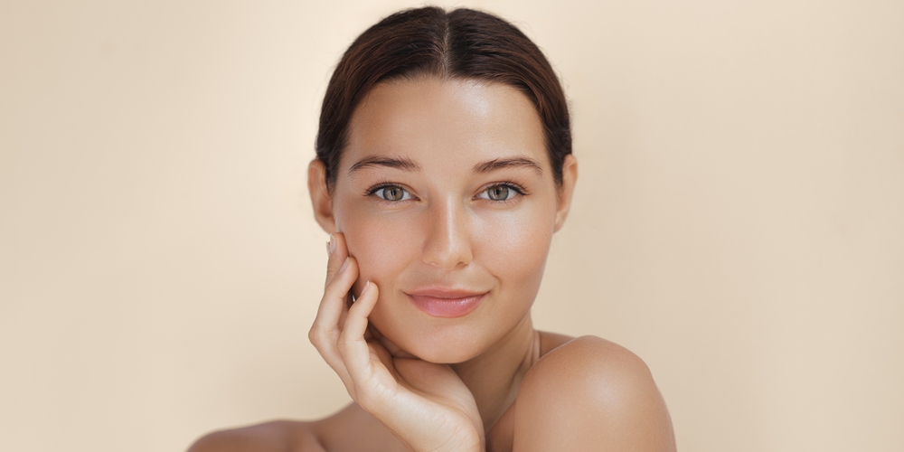 Líčení bez řasenky je nový make-up trend, který obrací pozornost k přírozenosti. Jak se vám líbí?